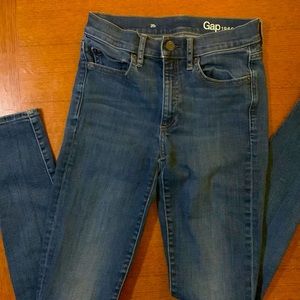 High waisted tapered stretch Gap Jeans.  26r